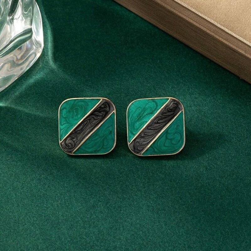 Elegant Square Green Earstuds