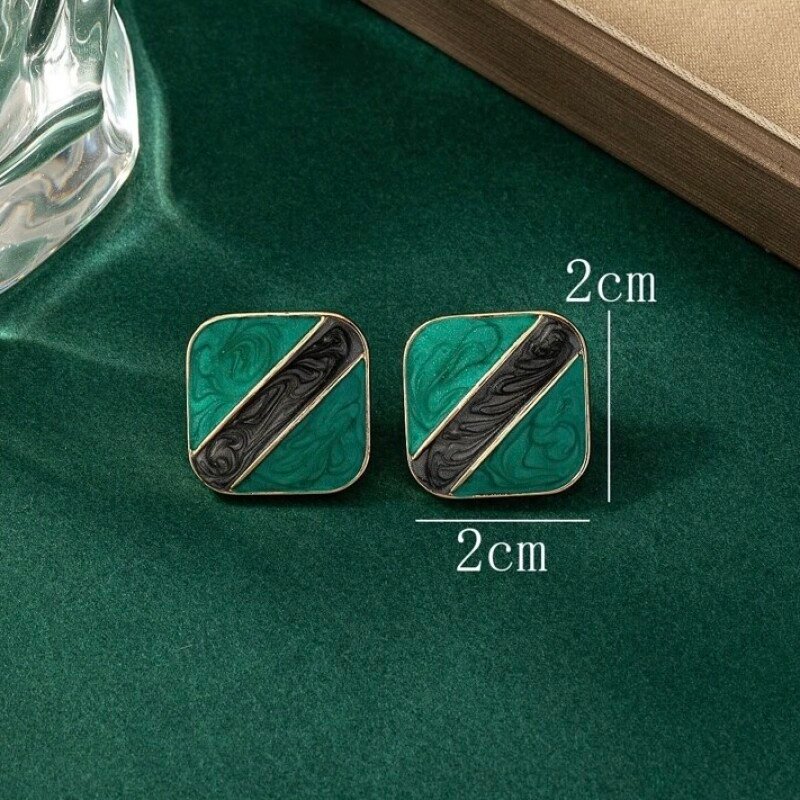 Elegant Square Green Earstuds