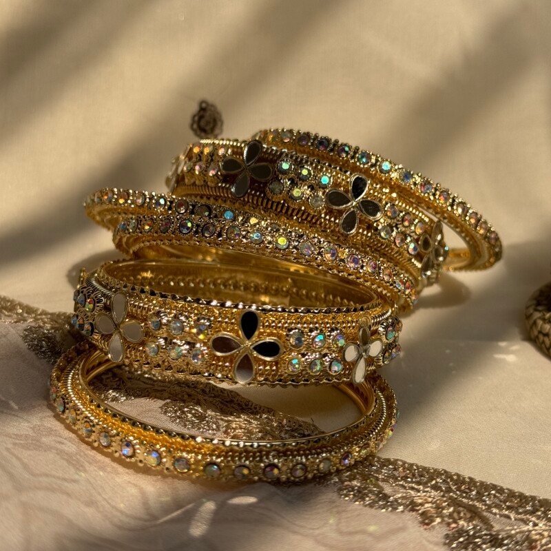 Flower Design Glass Cut Churi Set