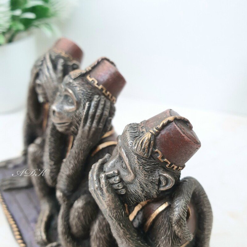 3 Wise Monkeys