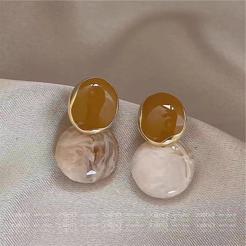 Chic Caramel Earrings