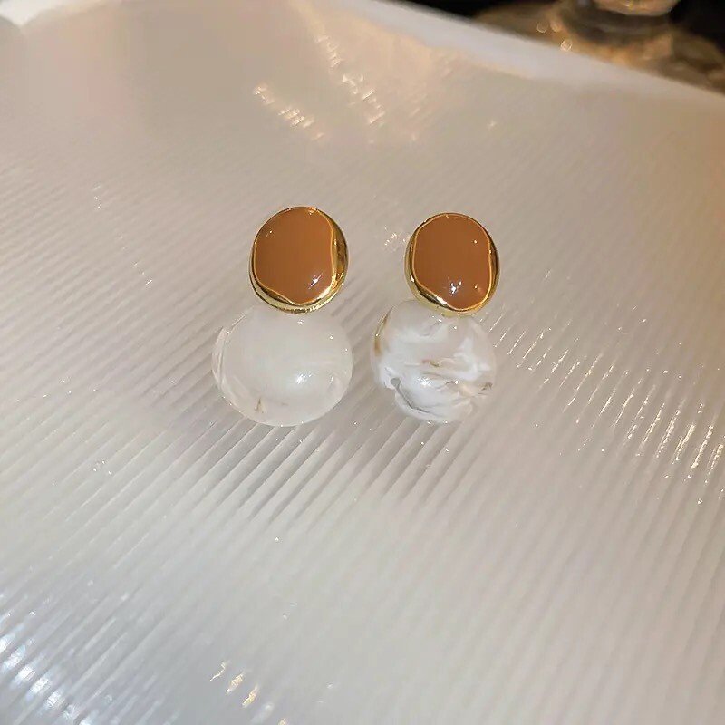 Chic Caramel Earrings
