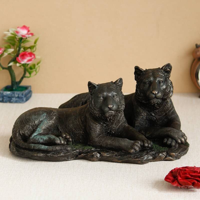 Tiger Couple Statue