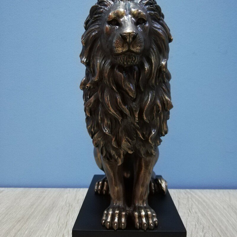 PR Lion Sitting on Base Statue