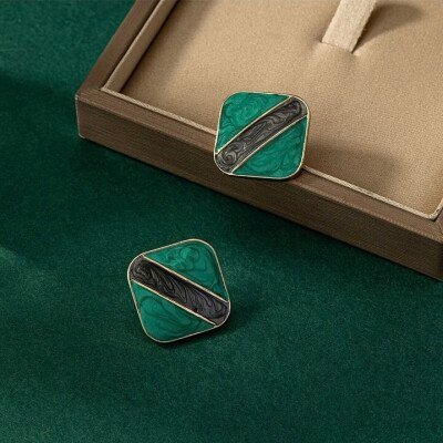 Elegant Square Green Earstuds