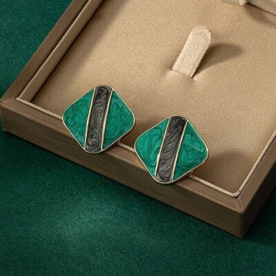 Elegant Square Green Earstuds